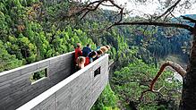 Der Schwarzwaldbahn-Erlebnispfad mit beeindruckenden Aussichten führt Wanderer und Spaziergänger in die Geschichte des Baus und den ...