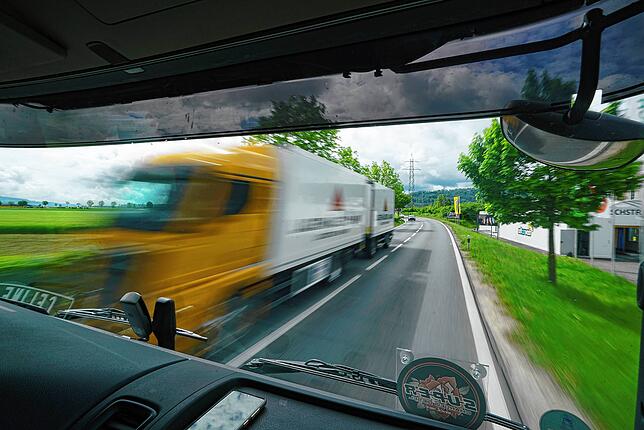 Bild 5: Kommen Sie mit auf eine Lastwagen-Fahrt in die Schweiz!
