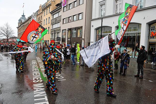 Bild 19: Schmotziger Dunschtig in Konstanz: Fasnacht mit Musik, Hästrägern und buntem Treiben - Die Bilder!