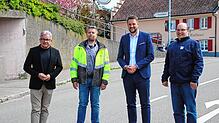 Der CDU-Landtagsabgeordnete Guido Wolf (von links), Bauamtsleiter Thilo Mayer, Bürgermeister Patrick Haas und Ortsvorsteher Johannes ...