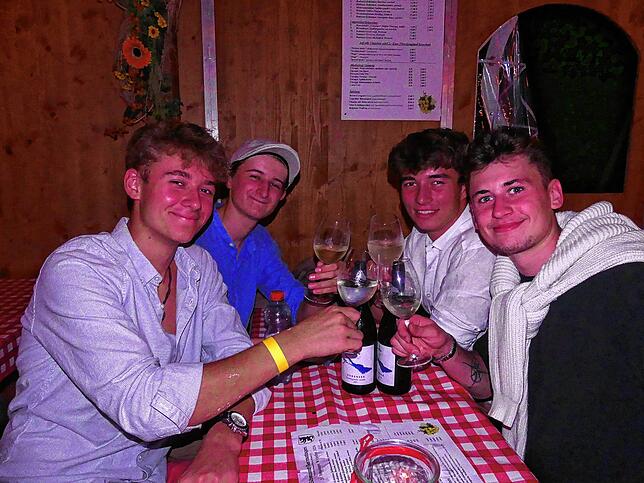 Bild 4: Die Bilder vom Bermatinger Weinfest! So schön war der Auftakt am Freitagabend