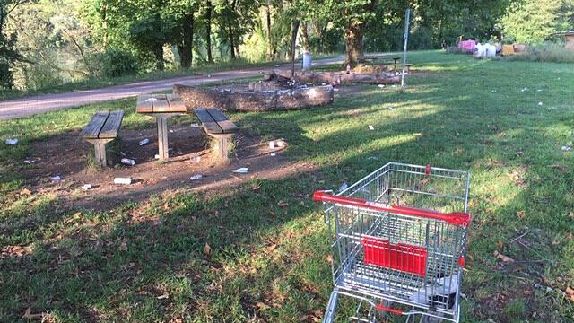 Unschöne Anblicke wie diese gibt es am Grillplatz in der Rheinau häufiger. Die Stadt droht jetzt mit Schließung der Anlage.