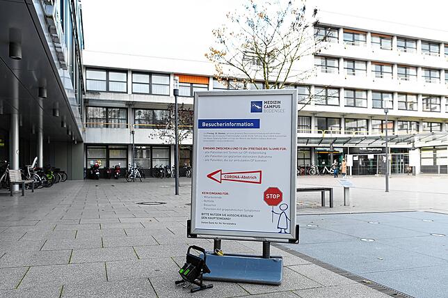Die Corona-Pandemie hat auch das Klinikum Friedrichshafen nach wie vor fest im Griff. Bis Ende nächster Woche sollen alle Mitarbeiter ...