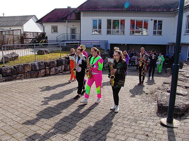 Bild 3: Bilder von der Befreiung der Weildorfer Kindergartenkinder