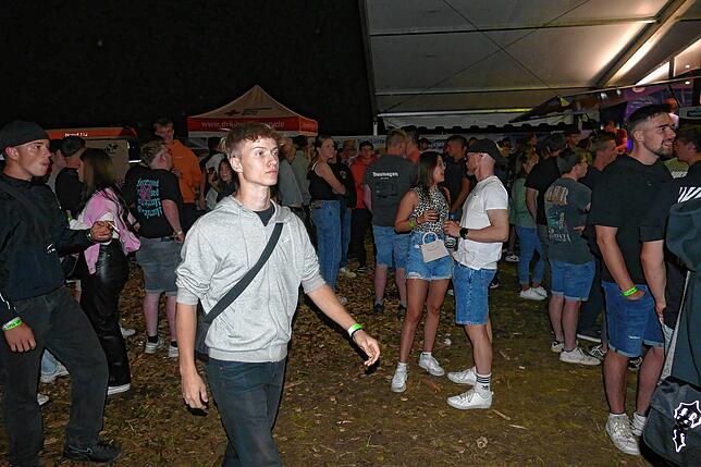 Bild 18: Die Frog-Party der Froschenkapelle Radolfzell mobilisiert die Massen auf dem Fürstenberg