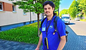 Artin Tokatlian, stellvertretender wissenschaftlicher Direktor der ICYBAC GmbH, die im Auftrag der Stadtverwaltung Tigermücken mit ...