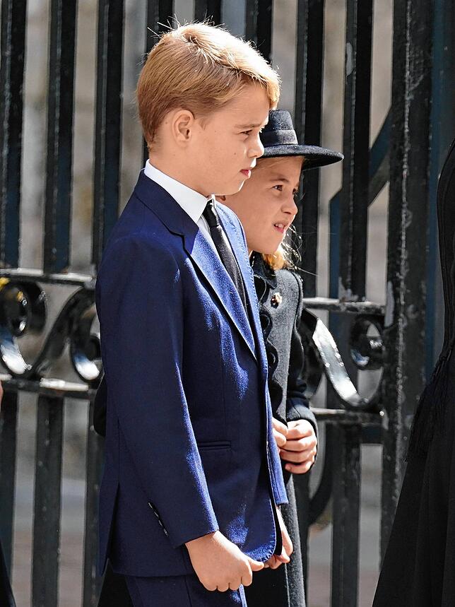 Prinz George und Prinzessin Charlotte verlassen die Westminster Abbey