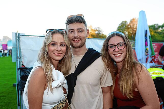 Bild 16: Konstanz: Wummernde Bässe, lässige Outfits und eine gute Zeit: Festival startet im Bodensee-Stadion