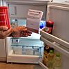 Diese rote Notfalldoese sollte im Kühlschrank aufbewahrt werden. Im Innern ist ein Informationsblatt, auf dem Krankheiten, Medikamente ...