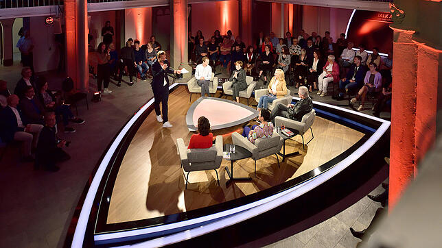 Die erste Aufzeichnung von &bdquo;Talk am See&ldquo; mit den Gästen (von links) Max Herzog, Paola Felix, Gaby Hauptmann, Jürgen ...