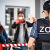 Nicht nur bei der Grenzkontrolle werden Zollbeamte des Hauptzollamts Singen eingesetzt: In den nächsten Wochen leisten sie Amtshilfe in ...