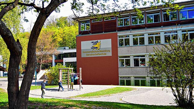 An der Sommertalschule in Meersburg können neue Präsentationsmedien für die Klassenzimmer angeschafft werden. Außerdem erhalten die ...
