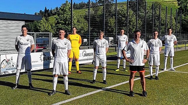 Die Neuzugänge beim FC Schonach (von links): Philipp Kromm (FC Königsfeld), Luca Schneider (eigene Jugend), Tobias Hummel (FC ...