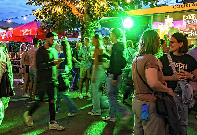 Bild 5: Bilder vom Hausherrenfest am Abend und dem Feuerwerk