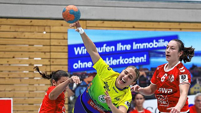 Die Allensbacherin Julika Schmidt beim Wurf im Duell mit Haunstetten.