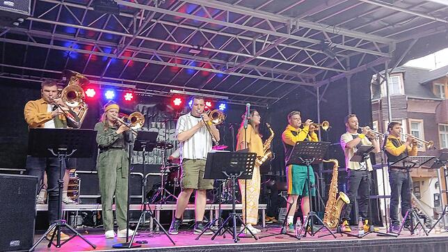 Die Brassband Brassanas wird am Freitag, 11. Juli, im Festzelt für Stimmung sorgen. Im Anschluss legt DJ Paco auf und heizt den ...