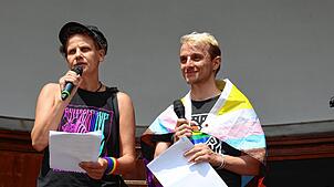 Bild : Fotos vom CSD 2025 in Konstanz: Bunte Flaggen, ausgefallene Outfits und klare Statements