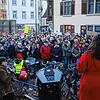 Am Donnerstagabend, 30. Januar, versammeln sich laut Polizeiangaben knapp 500 Menschen auf der Hofhalde, um zu demonstrieren.