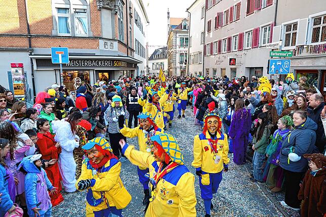 Bild 27: Konstanzer Fasnachtsumzug 2025: Altstadt ist in Narrenhand