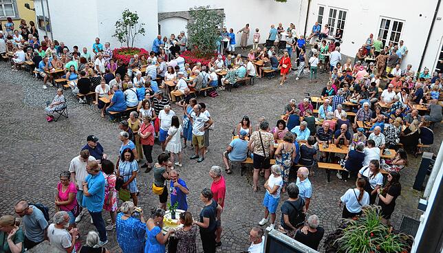 Bild 41: Five Senses rocken den Schlosshof in Markdorf – hier gibt es die schönsten Bilder