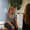 Sie vermittelt zwischen Schülern und Erwachsenen, seien es nun Lehrer oder Eltern: Tina Eckerle. Die Sozialpädagogin hat eine ...