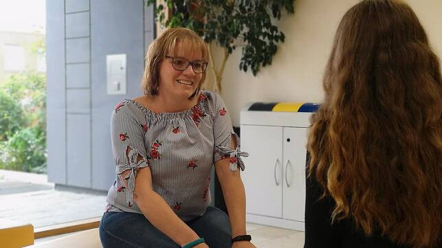 Sie vermittelt zwischen Schülern und Erwachsenen, seien es nun Lehrer oder Eltern: Tina Eckerle. Die Sozialpädagogin hat eine ...