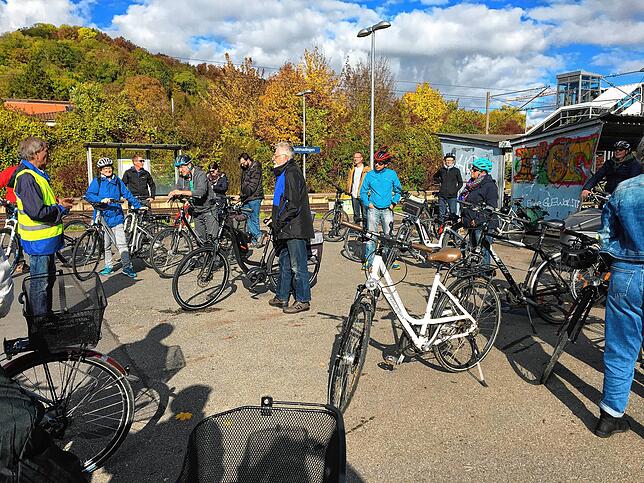 Weit vorne auf der Prioritätenliste der Gemeinde steht der Bau eines Radhauses am Bahnhof mit verschließbaren Boxen. Das soll mehr ...