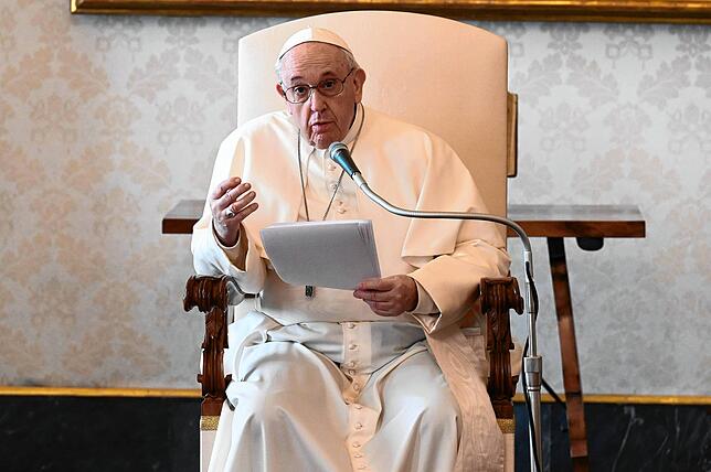 Neuer Ton in der katholischen Kirche: Papst Franziskus wertet Homosexuelle auf.