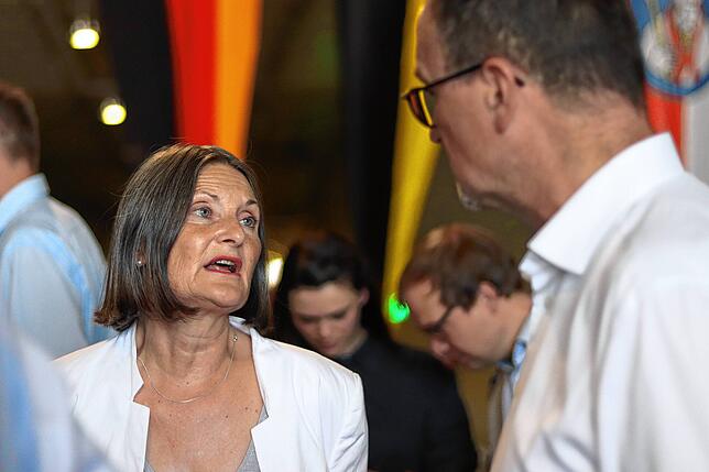 Bärbel Schäfer, Präsidentin des Regierungspräsidiums Freiburg, hier im Gespräch mit dem Konstanzer OB Uli Burchardt, bezeichnete die ...