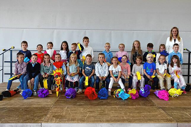 Zwölf Jungen und 13 Mädchen wurden in die Klasse 1b am Bildungszentrum Bonndorf, Außenstelle Gündelwangen, eingeschult. Klassenlehrerin ...