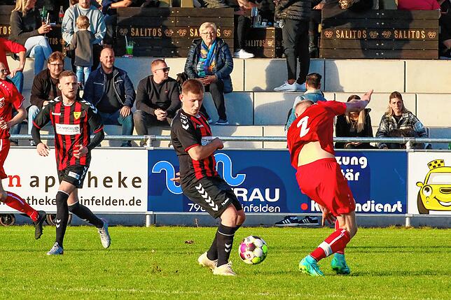 Bild 2: TuS Kleines Wiesental sichert sich ein 2:2 beim Tabellenführer FSV Rheinfelden II &ndash; wird haben die Bilder!