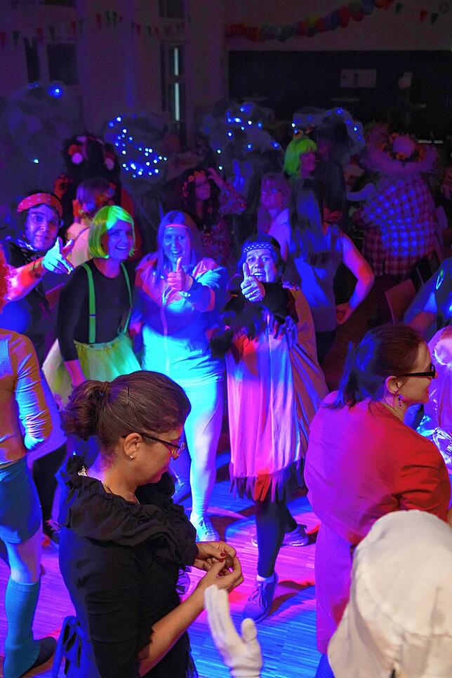 Bild 31: Frauen außer Rand und Band