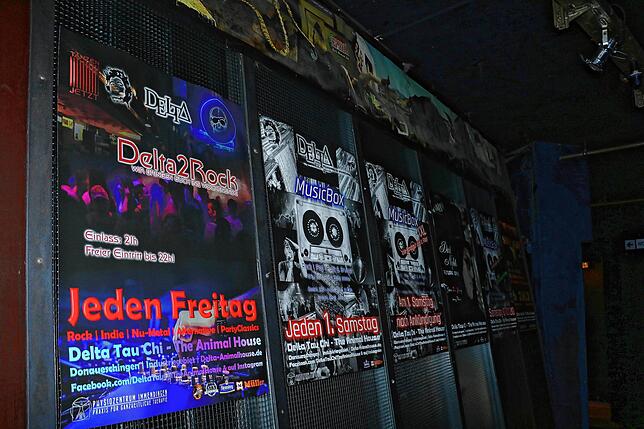 Hier gibt es Programmabende: Plakatwand im Delta