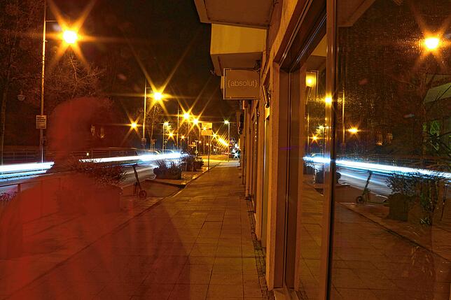Die Friedrichshafener Innenstadt in den Abendstunden: Rund um Stadtbahnhof und Friedrichstraße fühlen sich viele Bürger nicht besonders ...