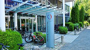Noch läuft der Betrieb: Das Herz-Zentrum Bodensee schreibt seit Jahren Verluste. Nun muss es Insolvenz anmelden. Doch möglicherweise ...