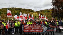 In Grenzach fordern Beschäftigte und die Gewerkschaft bezahlbare Energie für die Industrie, um den Industriestandort Deutschland vor ...