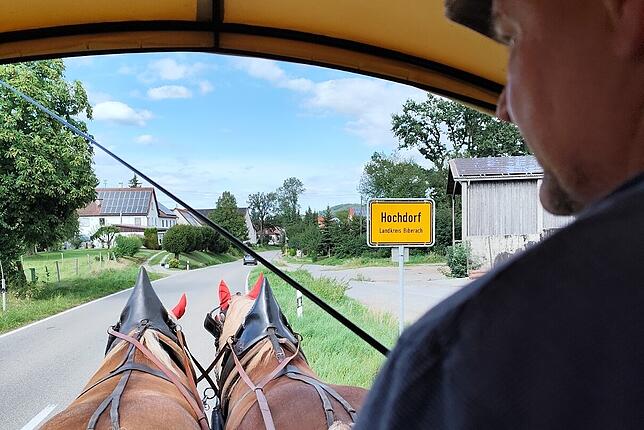 Blick aus der Kutsche. Gemeinsam mit ihrem Mann Paul unternimmt Karin Müller regelmäßig Kutschfahrten. In diesem Fall sind sie unterwegs ...