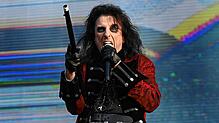 Alice Cooper tritt am 15. Juni 2023 mit der Band Hollywood Vampires beim Festival Hellfest in Clisson auf.