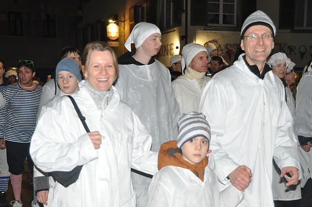 Bild 18: Hemdglonker-Umzug in Markdorf: Hunderte Narren im weißen „Nachthemed“ – die besten Bilder!
