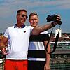 Die Deutsche Bodensee Tourismus hat am nördlichen Bodenseeufer rund 70&nbsp;Selfie-Points errichtet, die Touristen wie Andreas und Maxim ...