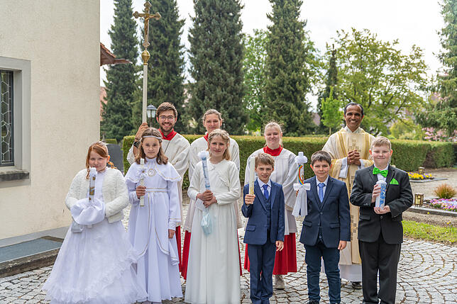 Bild 3: Junge Katholiken feiern in der Region Stockach die Erstkommunion