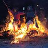 Die Schloss-Hexen Tiengen zeigten nach dem Hexen-Umzug am Montagabend ihren Hexensprung auf dem Waldshuter Viehmarktplatz.