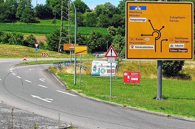 In Rheinfelden wurde das jüngste Teilstück der A98 für den Verkehr freigeben. Blick auf das Schild mit der Autobahn-Anbindung.