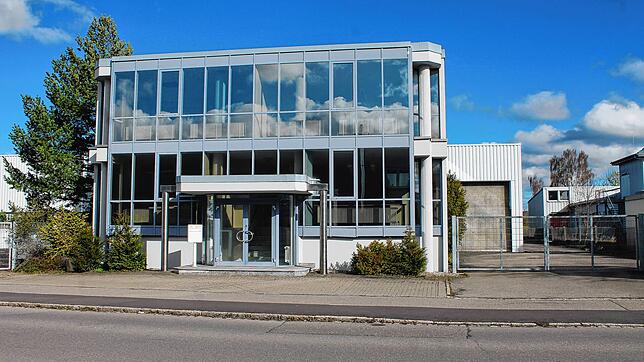 Die DLRG Ortsgruppe Baar wird mit dem DRK-Kreisverband in das Anwesen der ehemaligen Kaminbaufirma Diehm in Allmendshofen einziehen. ...