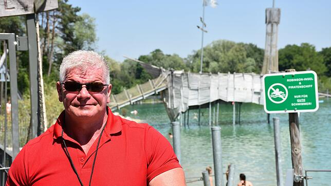 Enno Haß ist seit dem 1. Mai neuer Betreiber des Freibads im Naturerlebnispark Salem. Am Sonntag rettete er an der sogenannten ...