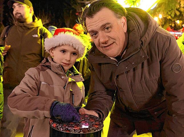 Bild 17: Der Hincooker backt für die Konstanzer Tafel: Bilder der Spendenaktion auf dem Weihnachtsmarkt