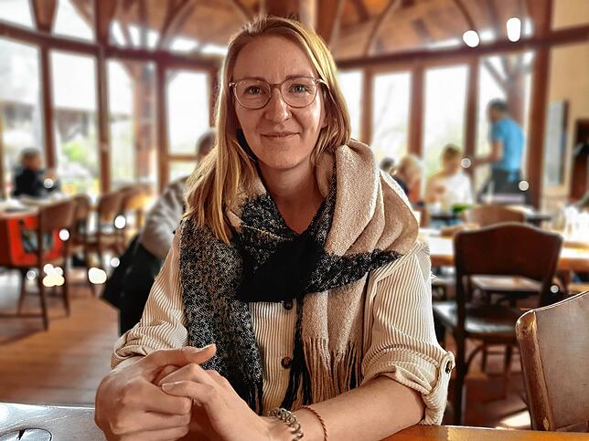 Monja Rinderle ist die Großnichte von Monika Rinderle. Das von den Nazis an ihrer Großtante verübte Verbrechen wurde bislang tabuisiert.