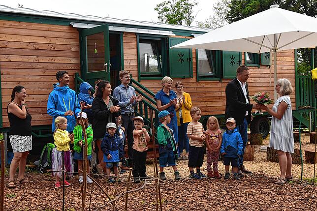 Die pädagogischen Fachkräfte des Waldkindergartens gehören auch zu den Mitarbeitern der Verwaltung. Die damalige Leiterin des ...