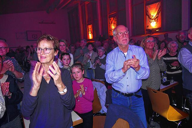Bild 10: Buäbä & Maidli begeistern während dem 24. Showkonzert der Feuerwehrkapelle Pfohren das Publikum