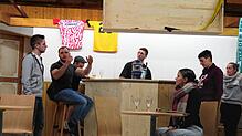 Schon seit Wochen proben die Laienspieler der Harmonie für das Theaterstück am ersten Weihnachtsfeiertag. Das Bild zeigt einige Spieler ...